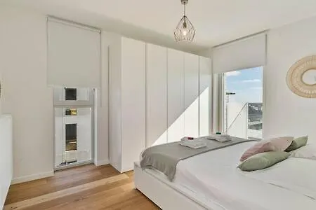 Huswell - New Near The With Stunning Seaview Apartment *