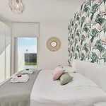 Huswell - New Near The With Stunning Seaview