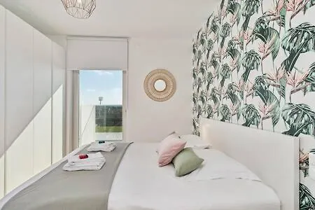 Huswell - New Near The With Stunning Seaview