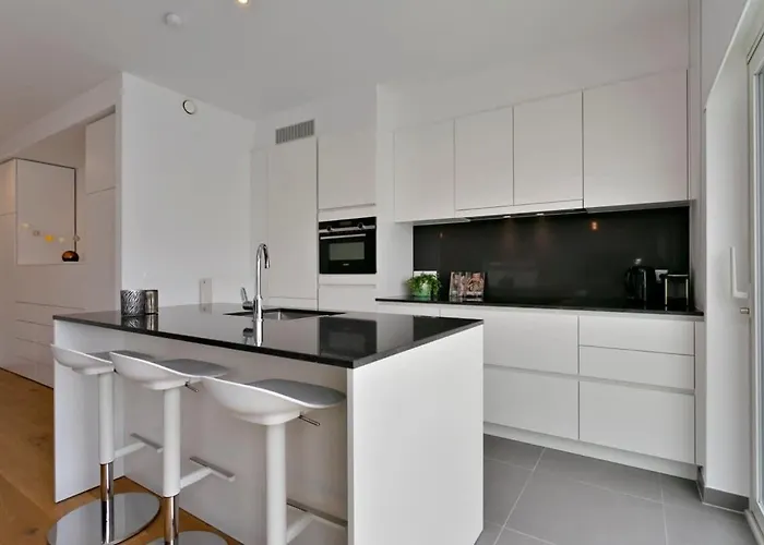 Huswell - New Near The With Stunning Seaview Apartment *