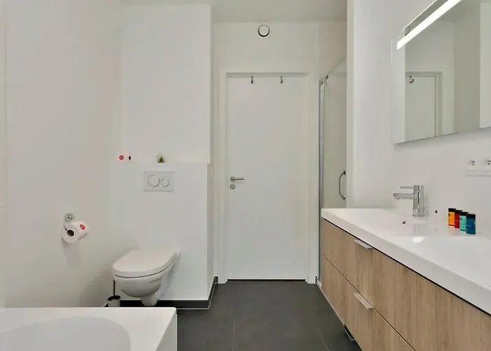 Huswell - New Near The With Stunning Seaview *