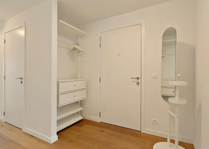 Huswell - New Near The With Stunning Seaview Apartment